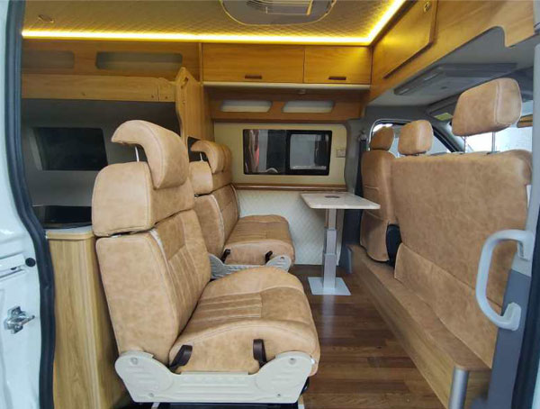 大通v90加長(cháng)軸高頂房車(chē)