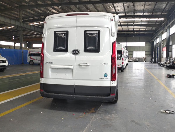 大通v90加長(cháng)軸高頂房車(chē)